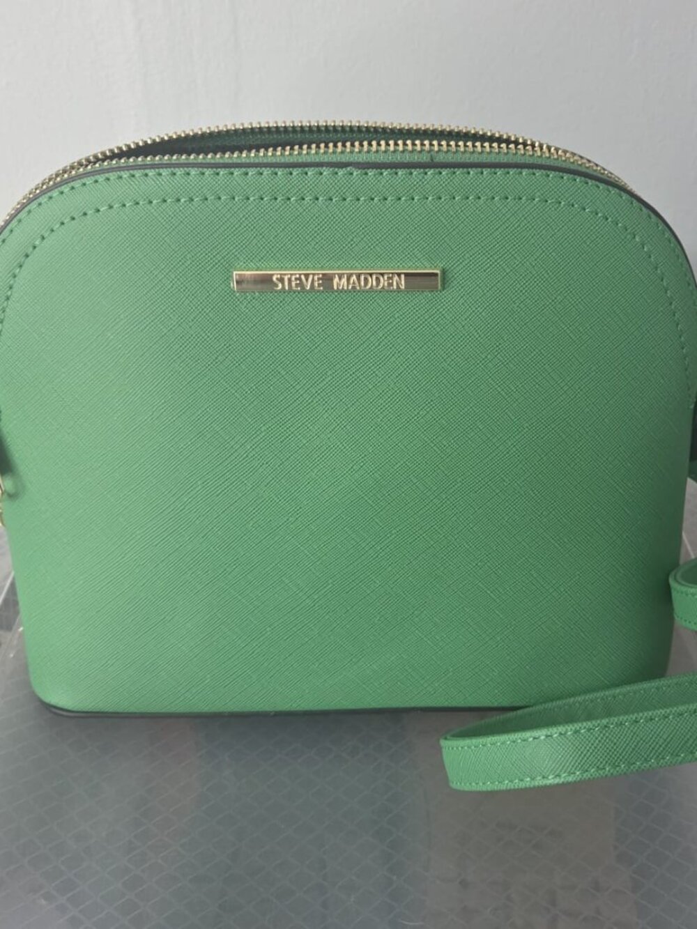 Green Steve Madden Crossbody w/ gold chain/ green leather strap